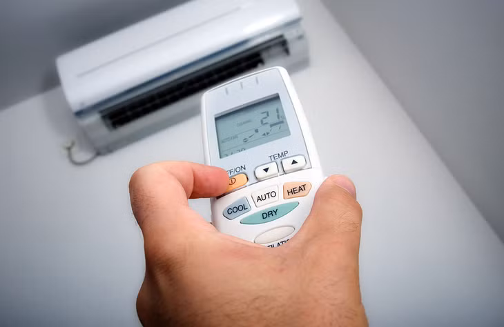 Việc bật/tắt điều hòa liên tục gây tốn điện, giảm độ bền. Ảnh: AMC.