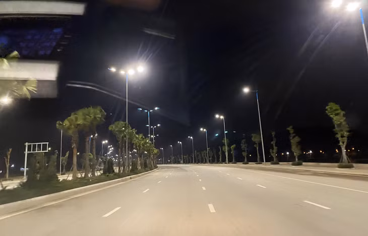 Hệ thống đèn led chiếu sáng thông minh trên QL18 qua TP Hạ Long.