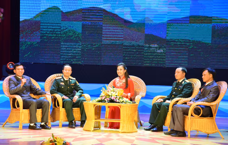 Các thợ lò tiêu biểu xuất sắc năm 2016 chia sẻ về những câu chuyện, kinh nghiệm trong công tác. 