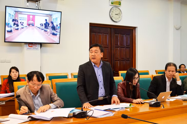 Đại biểu tham dự hội nghị phát biểu ý kiến 