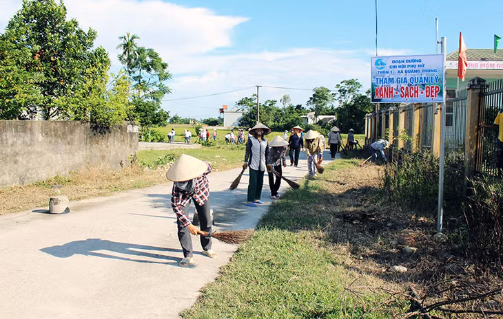 Đoạn đường xanh, sạch, đẹp do Chi hội phụ nữ thôn I, xã Quảng Trung, Hải Hà tham gia quản lý.
