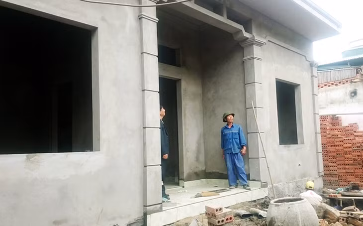 Ngôi nhà của gia đình anh Ngô Văn Chiến, trú tại tổ 25, khu 2B, phường Cao Xanh (TP Hạ Long) đang được hoàn thiện.