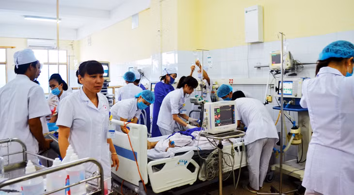 Theo định hướng, ngành Y tế là một trong những ngành phải tập trung tăng cường tự chủ, tự chịu trách nhiệm về tài chính. Trong ảnh: Khoa Cấp cứu, Bệnh viện Đa khoa tỉnh được trang bị những thiết bị y tế tiên tiến để phục vụ người bệnh.
