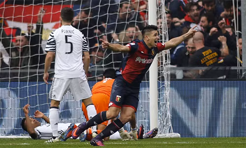 Simeone khiến Juventus chịu thất bại nặng nề nhất từ đầu Serie A mùa này. Ảnh: La Presse.
