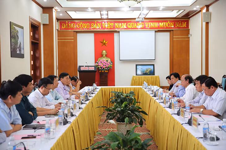 Quang cảnh buổi làm việc.