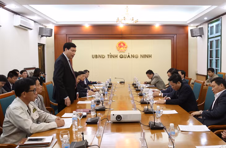 Quang cảnh buổi làm việc