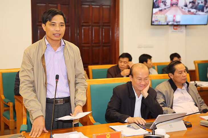 Đồng chí Vũ Văn Diện, Phó Chủ tịch UBND tỉnh chỉ rõ những vấn đề còn tồn tại sau khi đi trực tiếp kiểm tra, giám sát tại hiện trường thời gian qua.