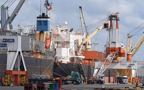 Một góc cảng Tân Cảng - Cái Mép - Ảnh: Việt Tuấn.