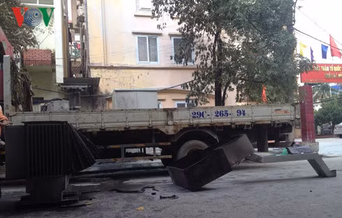 Trạm biến áp đang nghiệm thu thì bị cháy, nổ khiến 2 người chết, 3 người bị thương nặng đang được cấp cứu tại Viên Bỏng quốc gia.