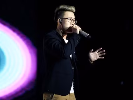 Lê Thiện Hiếu, một tác giả trẻ người Thái Nguyên đang gây sốt với ca khúc “Ông bà anh” từ chương trình “Sing My Song”