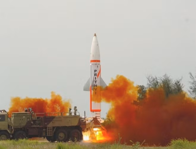 Ấn Độ phóng tên lửa Prithvi II. (Nguồn: indiatimes.com)