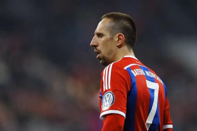  Ribery gắn bó với Bayern thêm một năm nữa.