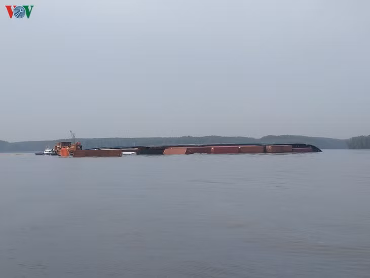 Tàu VIETSUN INT bị chìm trên sông Lòng Tàu đoạn qua địa bàn huyện Cần Giờ, TPHCM.