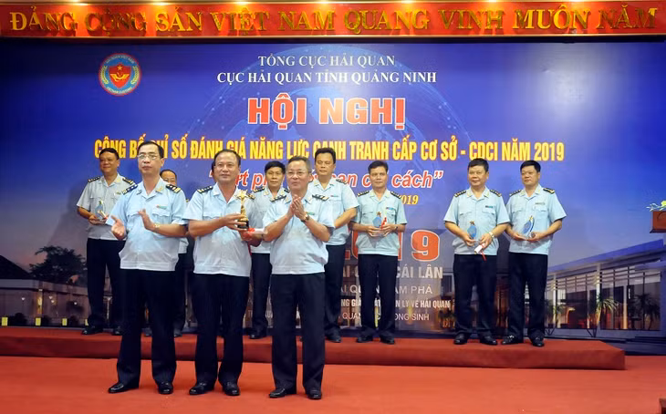 	Chi cục Hải quan cửa khẩu Móng Cái đoạt vị trí quán quân về chỉ số năng lực cạnh tranh Cục Hải quan Quảng Ninh năm 2019.