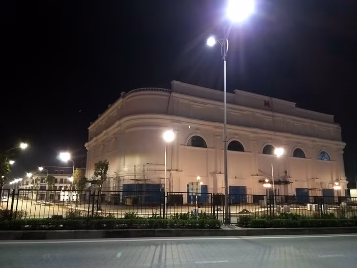 Trung tâm thương mại Vincom tại phường Cẩm Bình(TP Cẩm Phả) sắp đi vào hoạt động góp phần nâng cao hiệu quả dịch vụ, thương mại