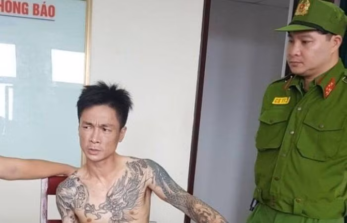 Nguyễn Hoàng Linh bị cảnh sát bắt giữ.