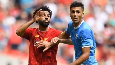 BTC Premier League mới đây đã điều chỉnh lịch thi đấu một số trận để giúp Liverpool không bị quá tải khi tham dự Club World Cup 2019 (diễn ra từ ngày 11 đến ngày 21/12). Động thái trên khiến BLĐ Man City tỏ ra rất phẫn nộ.