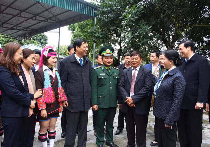 Ông Phùn Hợp Sềnh ()