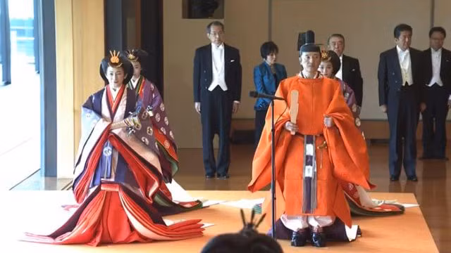 Nhật hoàng Naruhito và Hoàng hậu Masako trong lễ đăng quang ngày 22/10 (Ảnh chụp màn hình).