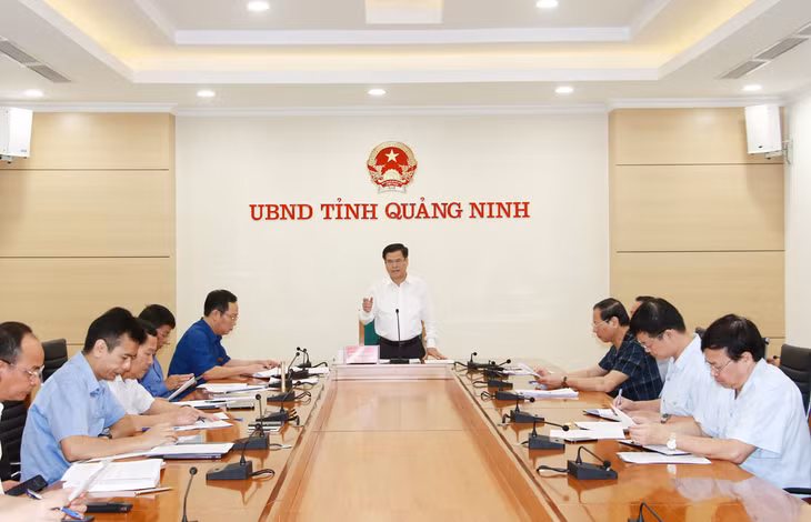 Đồng chí Bùi Văn Khắng, Phó Chủ tịch UBND tỉnh, chủ trì cuộc họp.