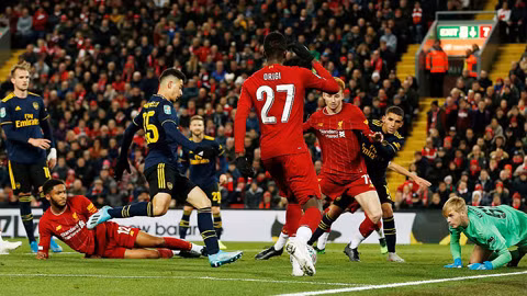 Martinelli lập cú đúp bàn thắng cho Arsenal.