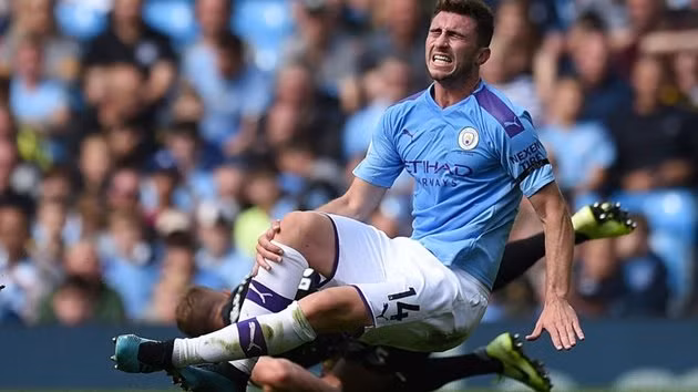 Man City khủng hoảng hàng thủ.