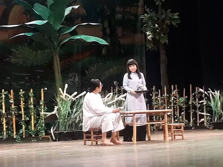 NS Trọng Phúc và NSUT Thanh Kim Huệ vở Lan và Điệp.