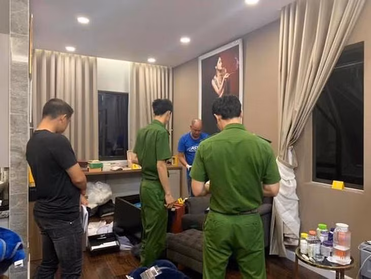 Công an tiến hành điều tra vụ trộm.