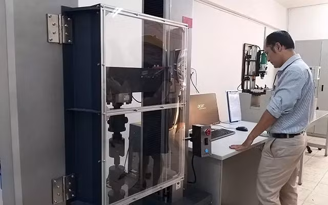 Kiểm tra chất lượng sản phẩm tại Công ty cổ phần Công nghiệp và Thương mại LIDOVIT (Bình Dương).