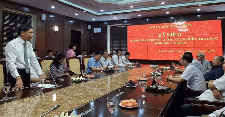 Đồng chí Vũ Văn Diện, Chủ nhiệm Ủy ban Kiểm tra Tỉnh ủy phát biểu tại cuộc kỷ niệm.