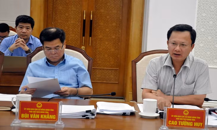 Đồng chí Phó Chủ tịch UBND tỉnh phát biểu.