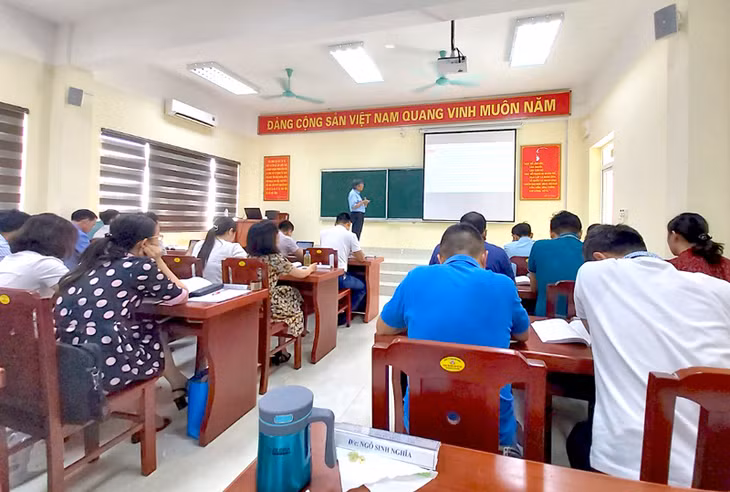 Lớp cao cấp chính trị K69-B15 được Tỉnh phối hợp với Học viện Chính trị Quốc gia Hồ Chí Minh tổ chức tại Trường Đào tạo cán bộ Nguyễn Văn Cừ.