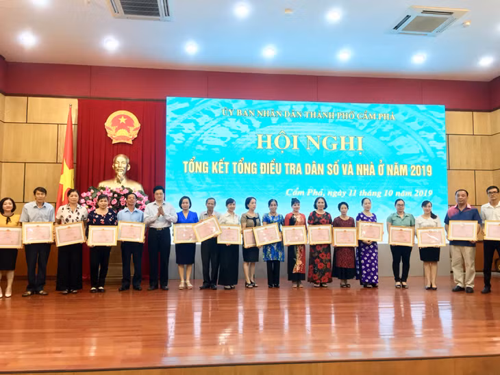 Các tập thể, cá nhân có thành tích xuất sắc được khen thưởng trong cuộc Tổng điều tra dân số và nhà ở năm 2019