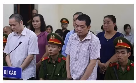 Các bị cáo tại phiên phải hoãn vào ngày 18/9. Ảnh: Phạm Dự.