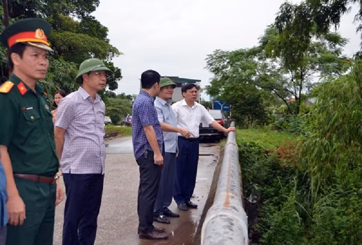 Lãnh đạo tỉnh, TP Móng Cái kiểm tra các điểm xung yếu của cơn bão số 3 năm 2019.