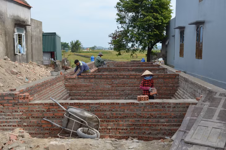 Từ hỗ trợ của Qũy Vì người nghèo và các nhà hảo tâm, căn nhà ông Nguyễn Văn Thuấn, hộ nghèo thôn Nam Xã Vạn Ninh được thi công xây mới từ đầu tahsng 10 năm 2019.