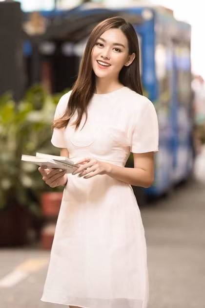 Tường San khoe ảnh street style trước khi lên đường đi thi vào tối 24/10. Ảnh: Sen Vàng.