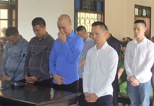 Các bị cáo tại tòa. Ảnh: Đ.H