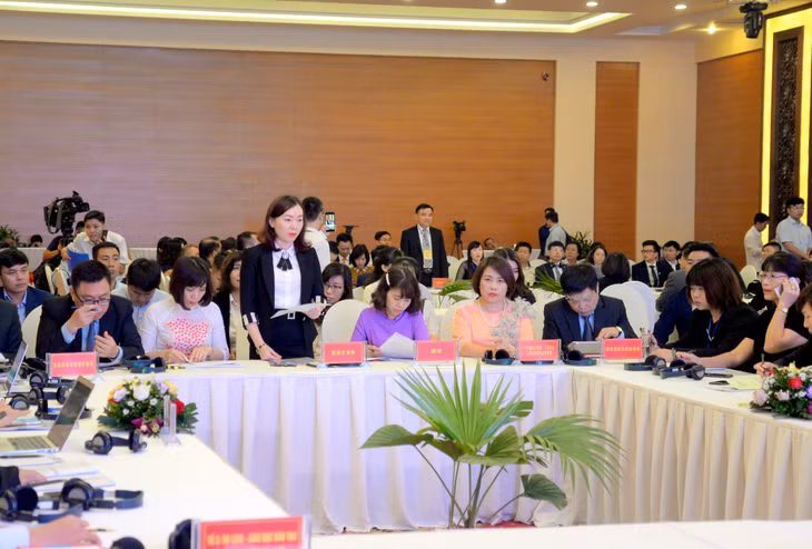 Đại diện các sở, ngành và doanh nghiệp hai bên phát biểu, trao đổi, tìm hiểu cơ hội hợp tác tại phiên thảo luận nhóm.