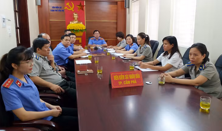 Viện KSND TP Cẩm Phả và Chị cục Thi hành án Dân sự thành phố hội nghị trao đổi thông tin liên quan đến các vụ, việc dân sự