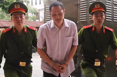Bị cáo Vũ Trọng Lương đến tòa trong sáng 25/10. Ảnh: Phạm Dự.