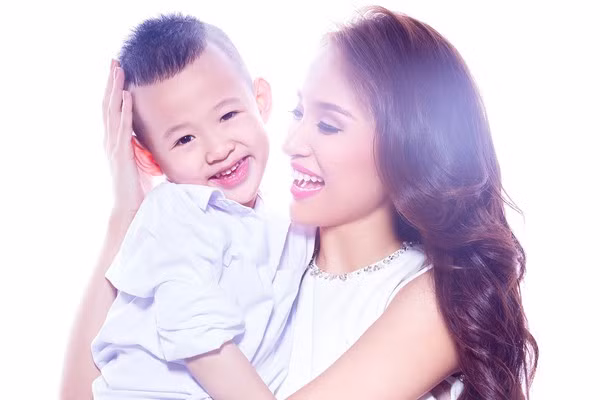 Vân Hugo khoe thân hình nóng bỏng.