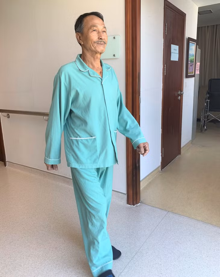 Sau ca phẫu thuật, bệnh nhân ăn ngủ tốt, đi lại nhanh nhẹn sau 7 ngày phẩu thuật phẫu thuật.