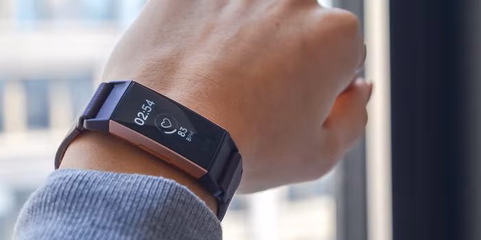 Thiết bị đeo theo dõi luyện tập Fitbit Charge 3. (Ảnh: Digital Trends)