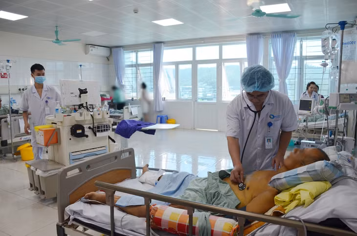 Người bệnh được điều trị chăm sóc giảm nhẹ tại Khoa Hồi sức tích cực ung bướu (Trung tâm Ung bướu, Bệnh viện Bãi Cháy) 