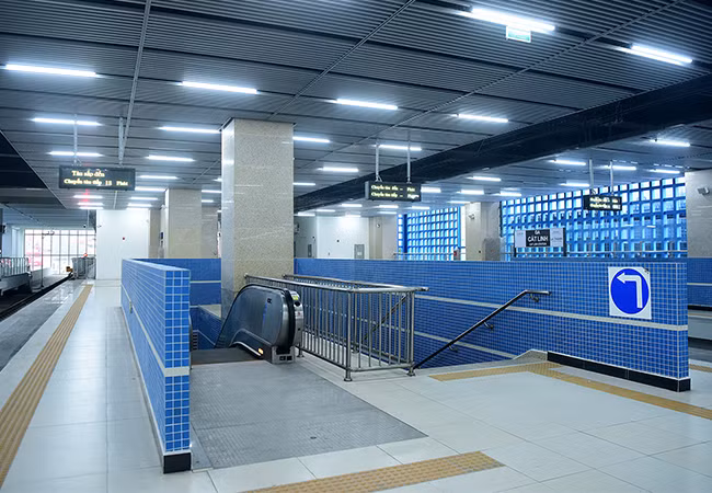 Các hạng mục bên trong các nhà ga đã được lắp đặt hoàn chỉnh. Ảnh: Giang Huy