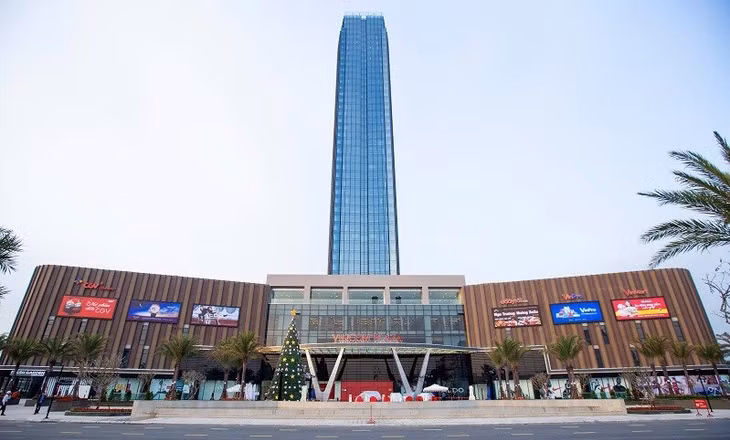 Trung tâm thương mại Vincom Plaza liền kề Khách sạn.
