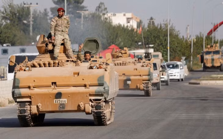 Binh sĩ quân đội Syria triển khai dọc biên giới với Thổ Nhĩ Kỳ. Ảnh: Reuters