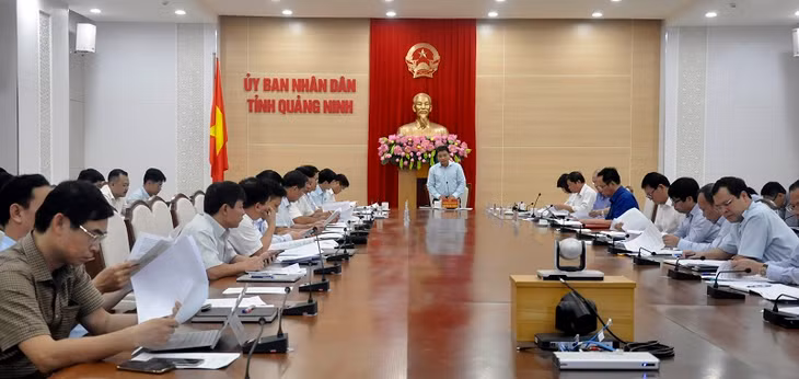 Đồng chí Nguyễn Văn Thắng, Bí thư Ban cán sự Đảng, Chủ tịch UBND tỉnh chỉ đạo cuộc họp.