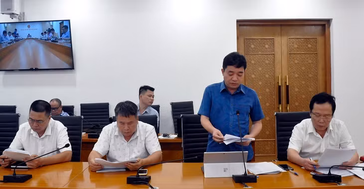 Lãnh đạo Sở GT-VT báo cáo Dự thảo Quy định các biện pháp về quản lý hoạt động của phương tiện thủy nội địa phục vụ khách du lịch trên VHL 